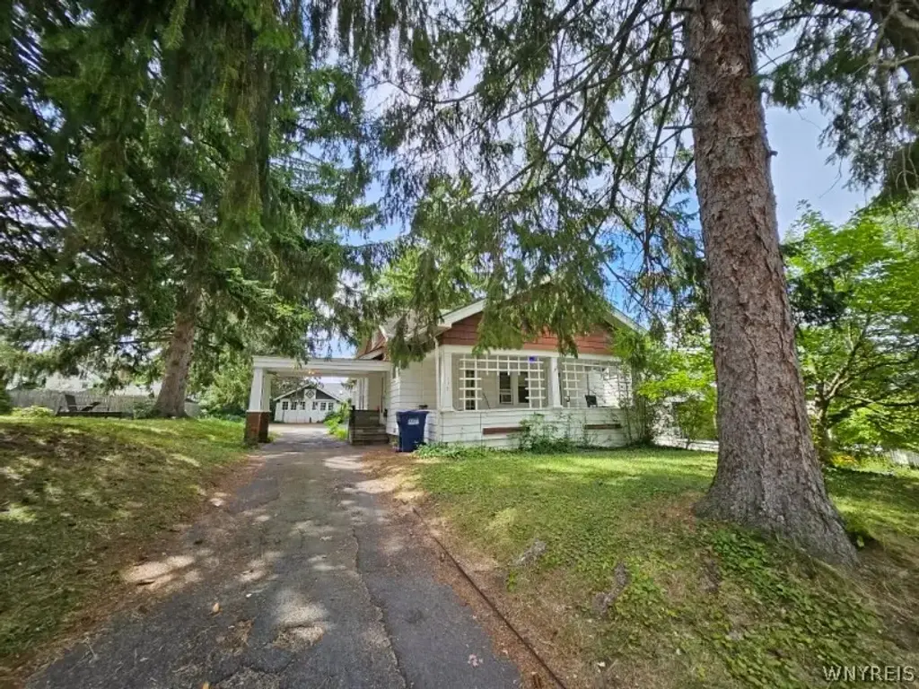 112 Upland Road, Syracuse