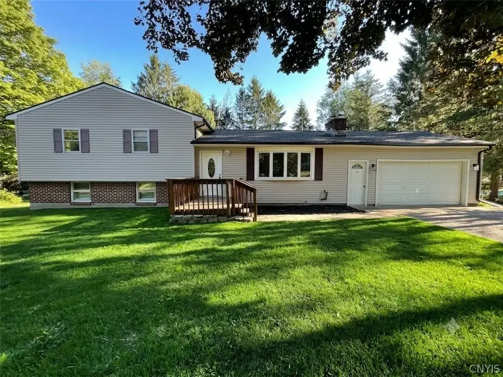 129 Knoll Wood Circle, Western