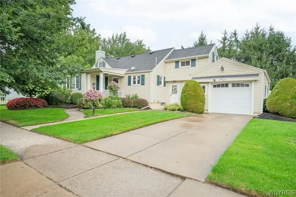 94 Fairvale Drive, Cheektowaga