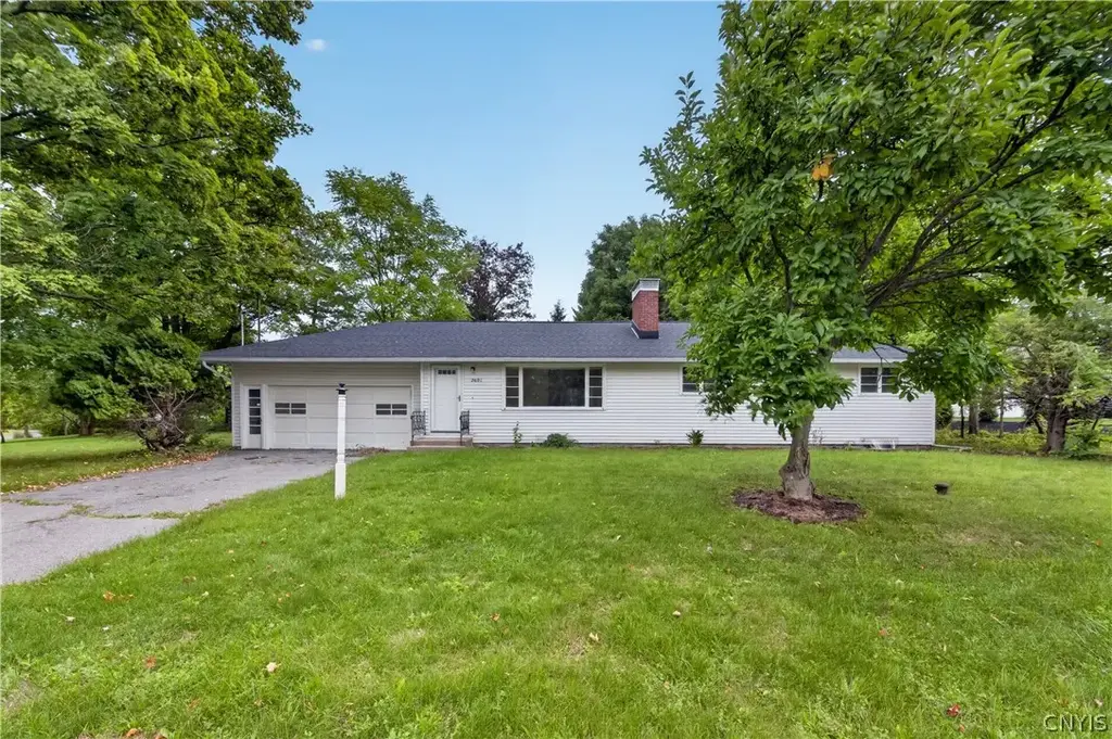 2601 E Colvin St, DeWitt