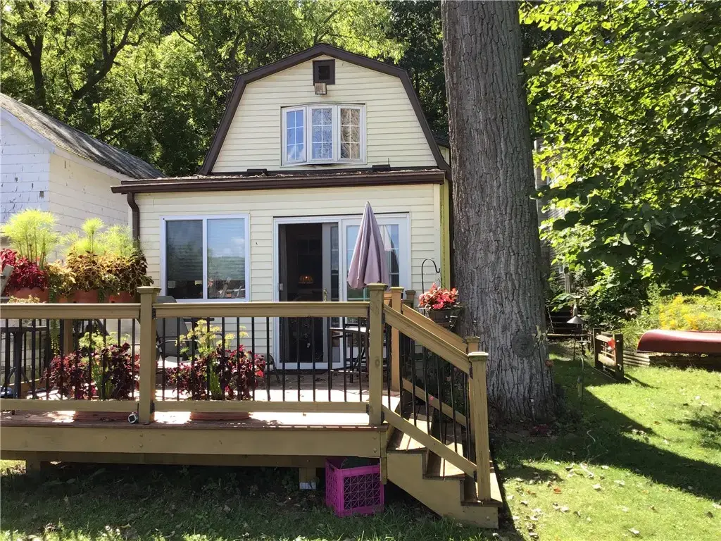 6125 W Lake Road, Conesus