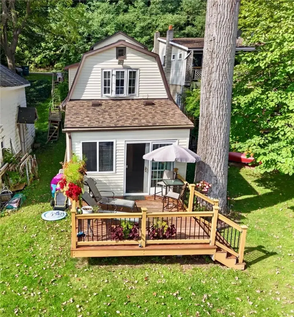 6125 W Lake Road, Conesus