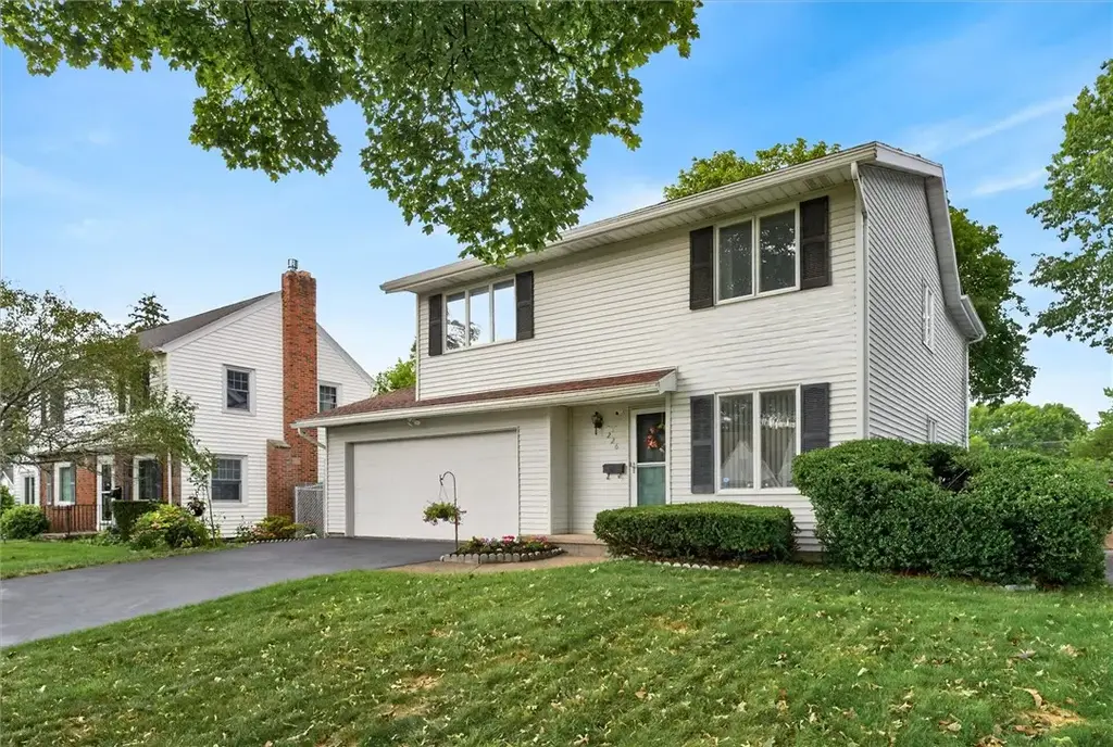 226 Somershire Drive, Irondequoit