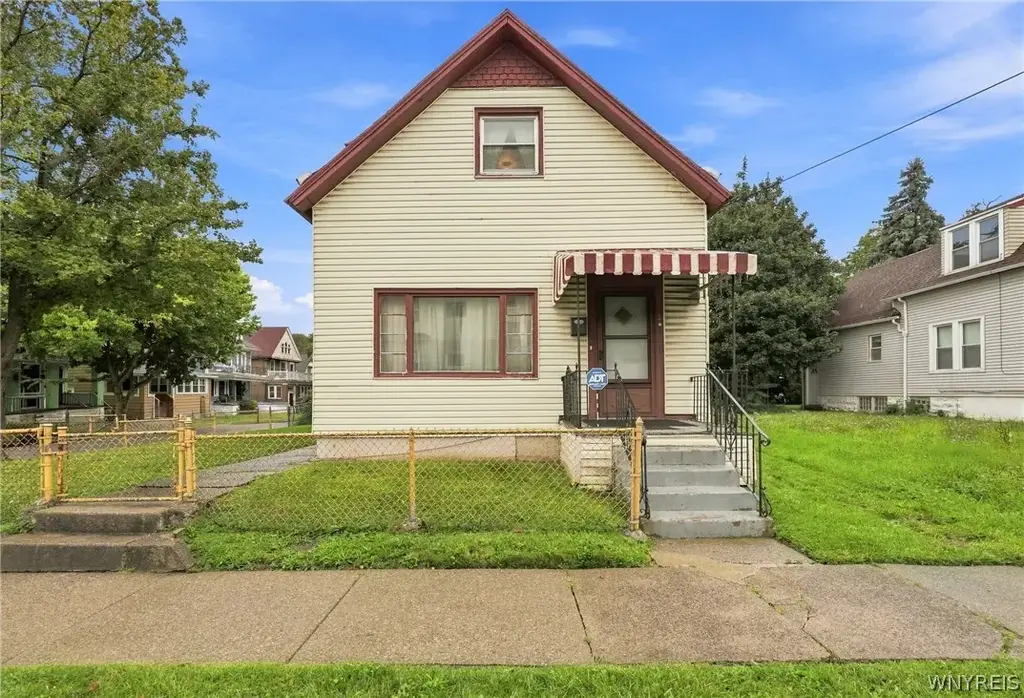 4 Regina Place, Buffalo