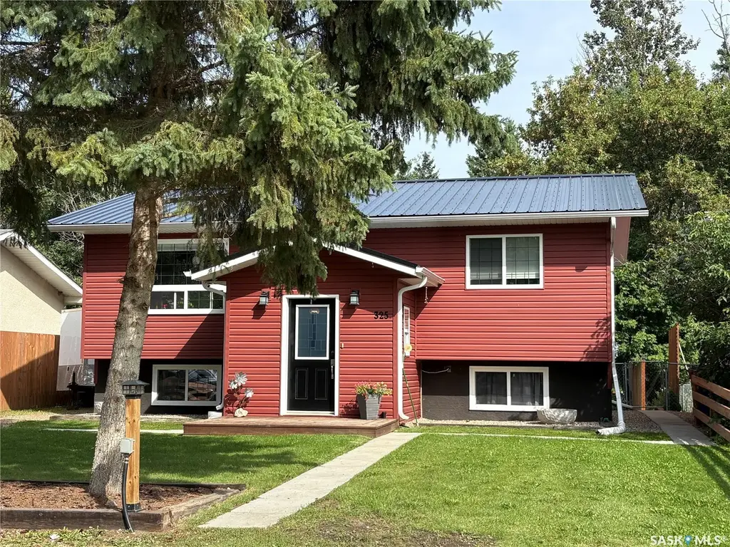 325 1st Avenue N, Big River