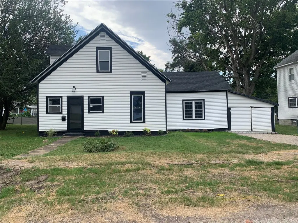 223 W Montgomery Street, Niantic