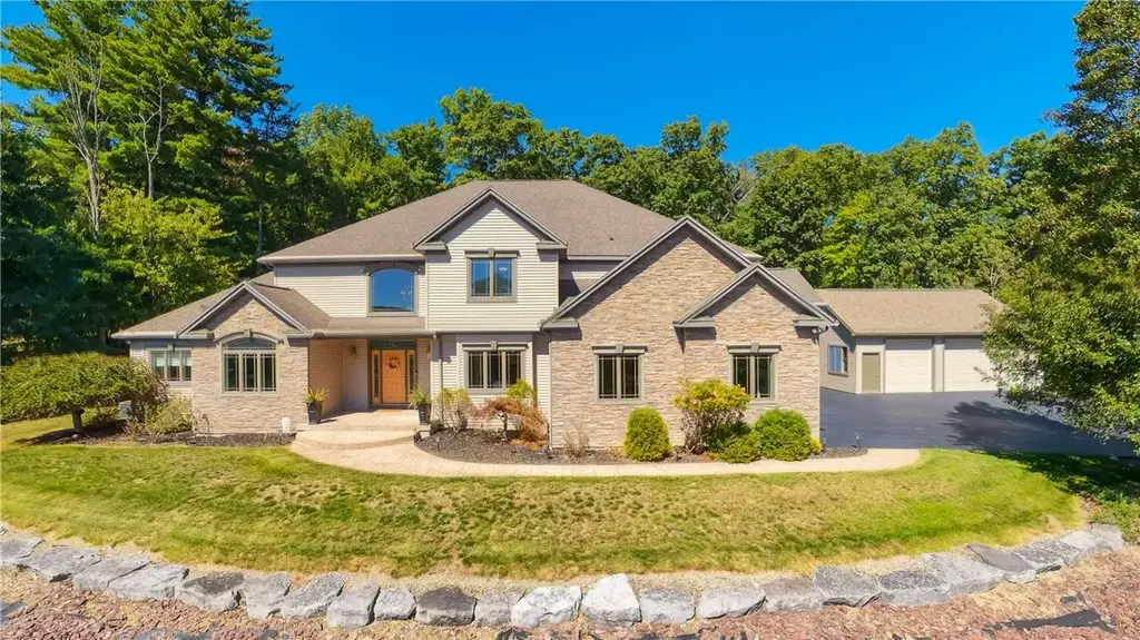 27 Dublin Drive, Elmira