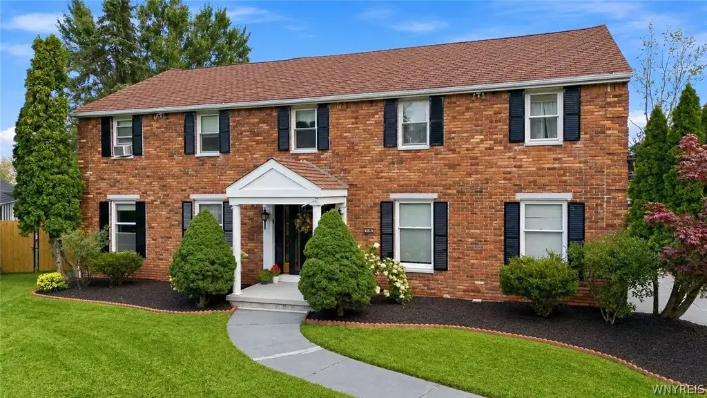 126 Carriage Circle, Amherst