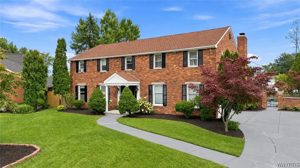 126 Carriage Circle, Amherst