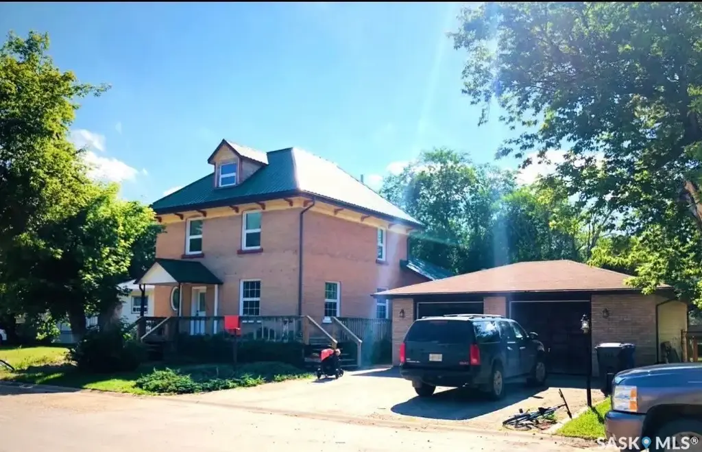 114 Second Street E, Carnduff