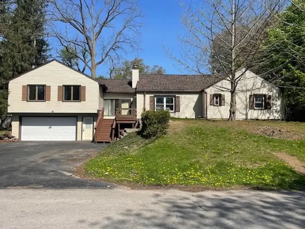 321 Eaglehead Road, Perinton