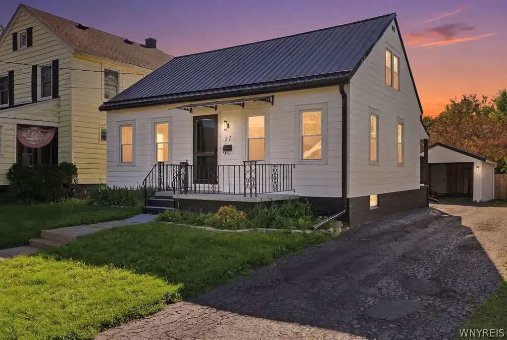 27 Hyde Park, Lockport City