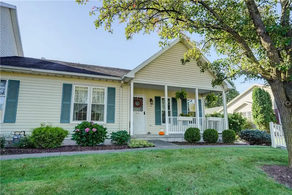 10 Hamlin Drive, Canandaigua City