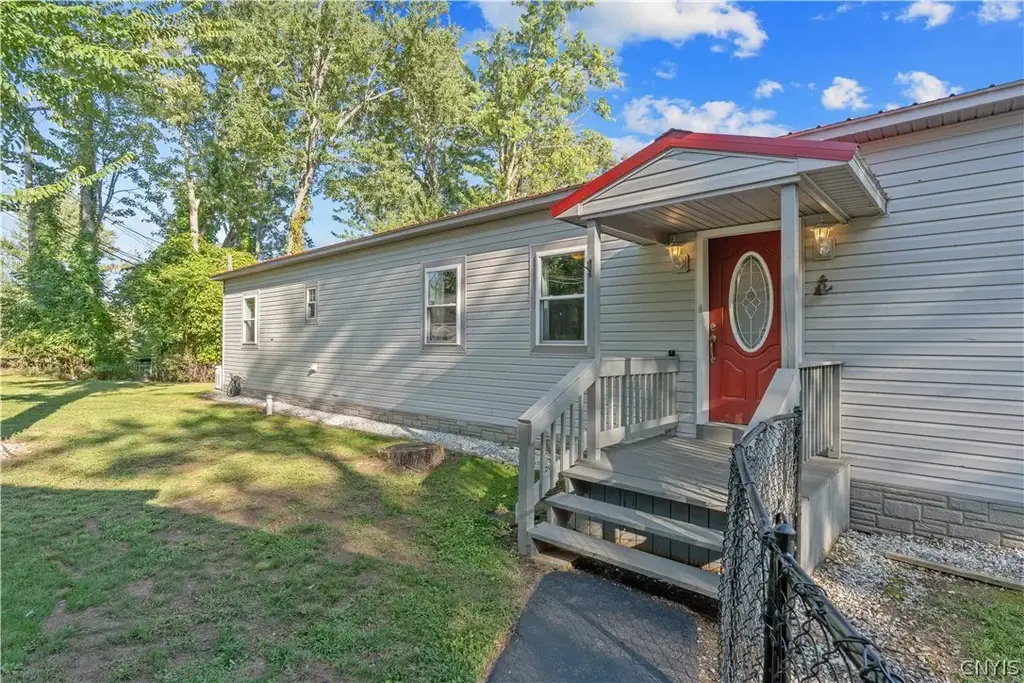 482 County Route 12, Schroeppel