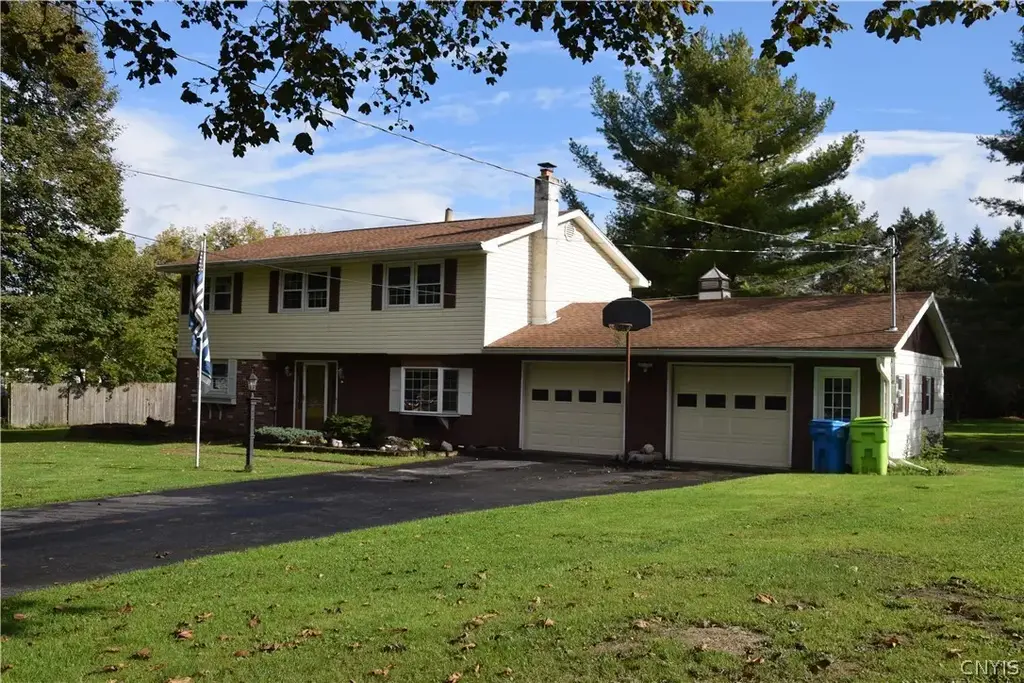 6256 Dyke Road, Sullivan
