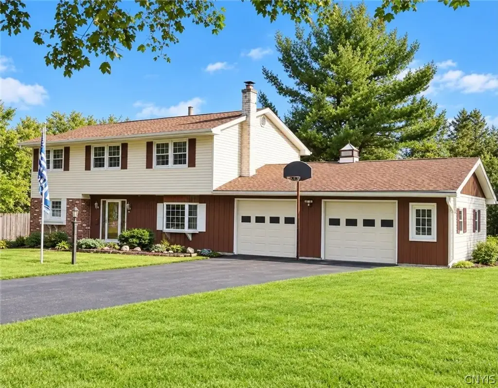 6256 Dyke Road, Sullivan