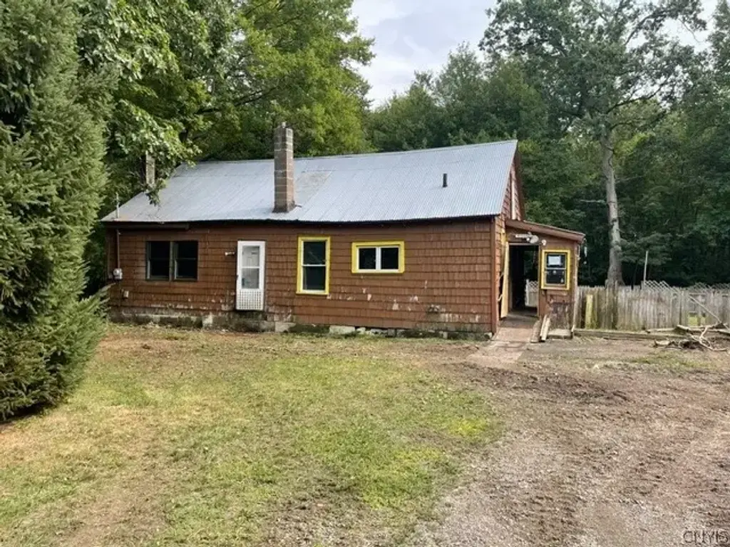 2394 Oneida Street, Verona
