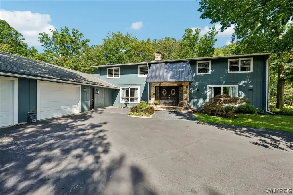 4790 Thompson Road, Clarence