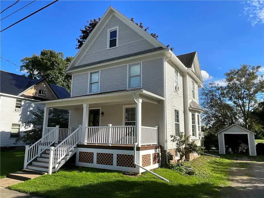 18 Lake Ave, Yates