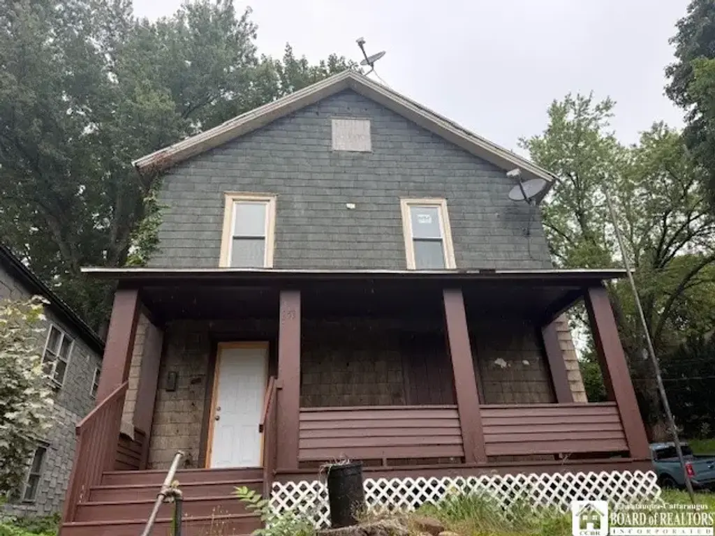 253 Crescent Street, Jamestown