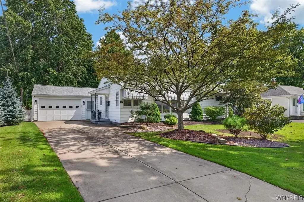 16 Pearce Drive, Amherst