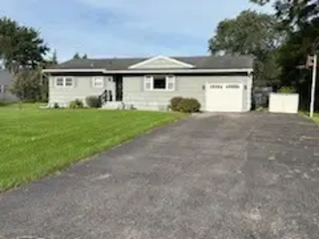 456 Wildbriar Road, Henrietta