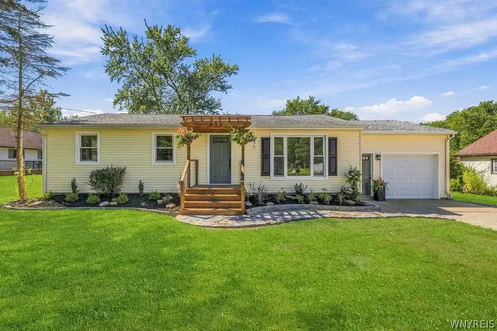 133 Pulaski Street, Pomfret