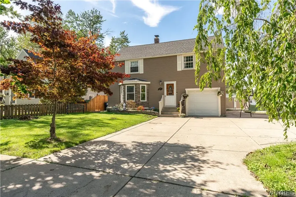 260 Hendricks Boulevard, Amherst