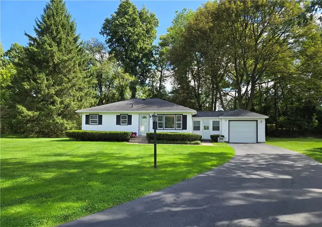 134 Creek Hill Lane, Penfield