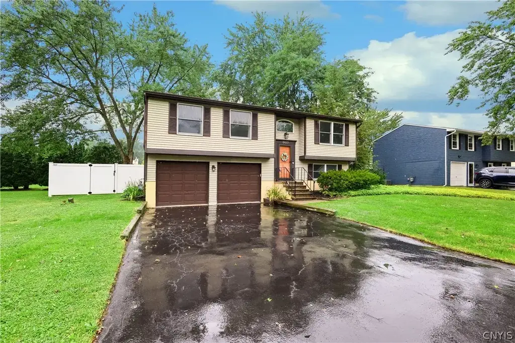 8422 Zenith Drive, Clay