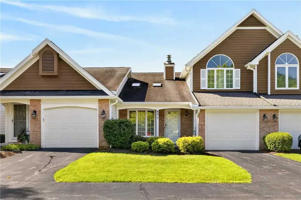 85 Eaglesfield, Perinton