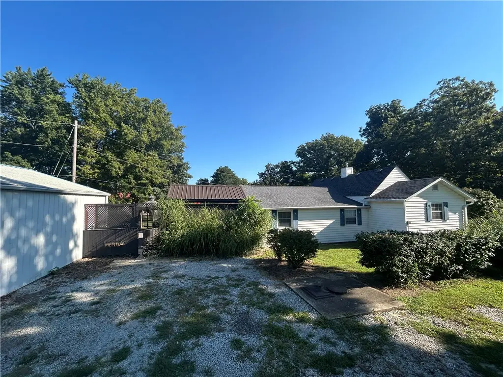 7686 Hendricks Lane, Decatur
