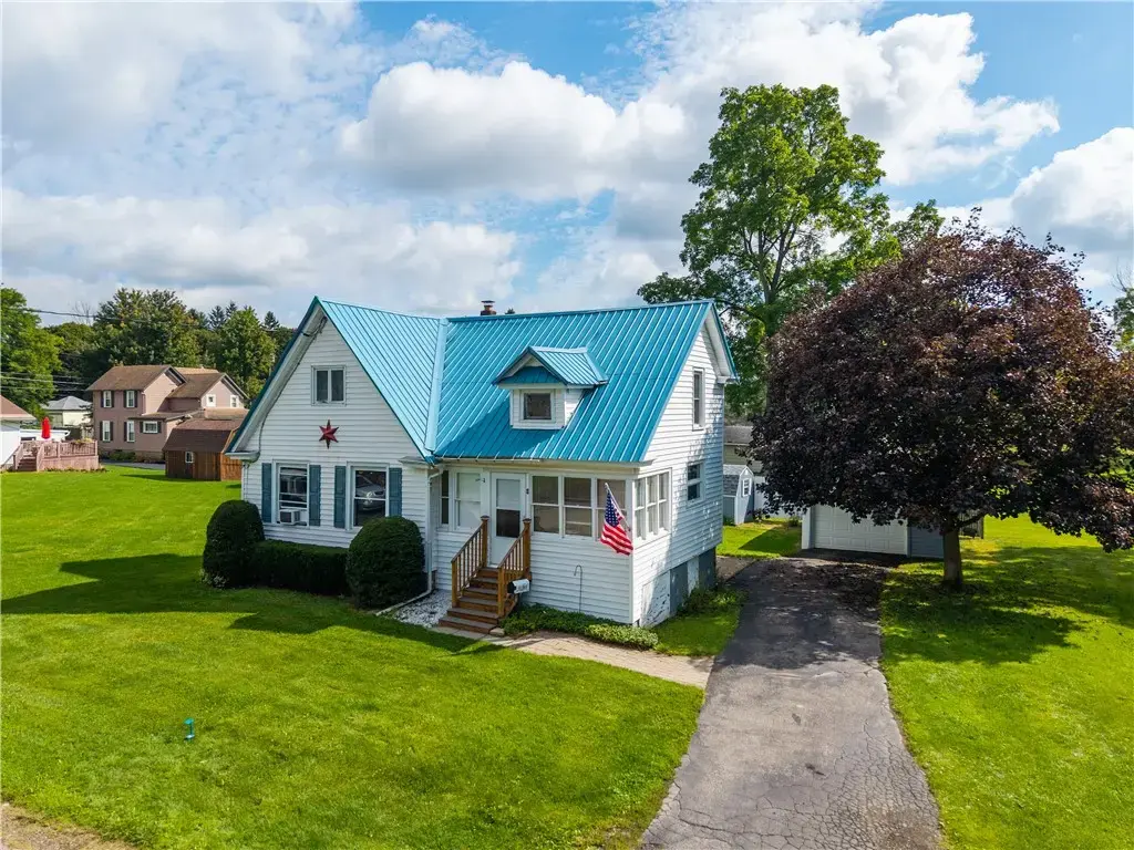 8 Loveland Place, Wayland
