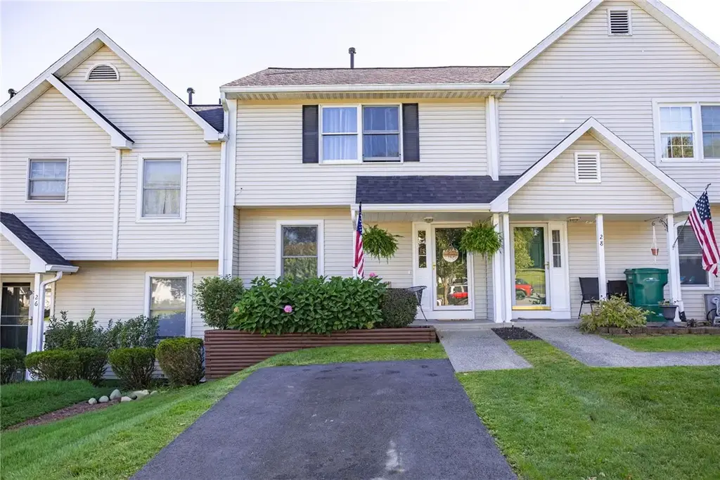 27 Old Meadow Court, Livonia