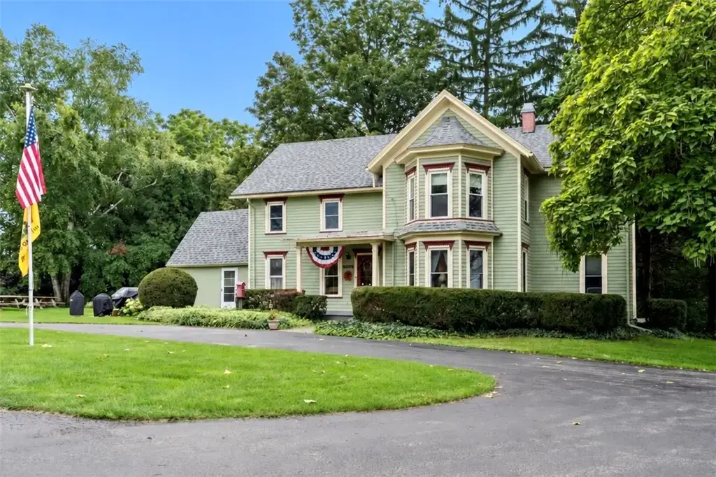 6878 Townline Road, Byron