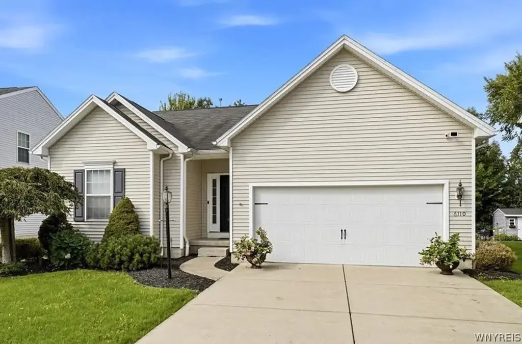 6110 Woodford Drive, Hamburg
