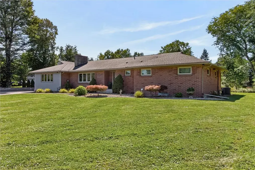1625 Five Mile Line Road, Penfield
