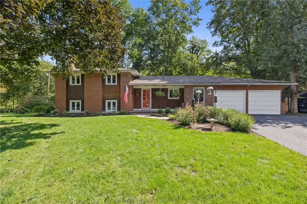 21 Cottonwood Lane, Pittsford