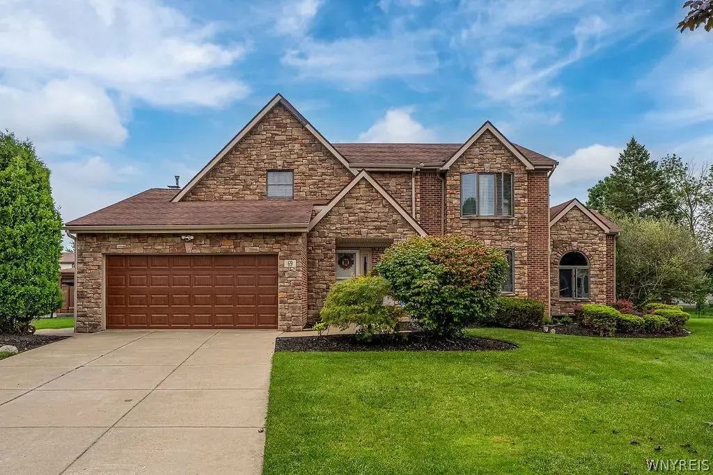 69 Forestview Court, Amherst