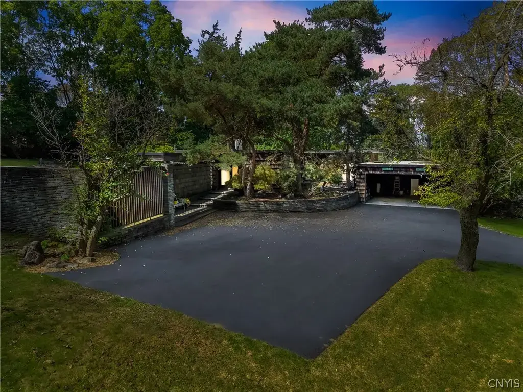 314 Kimber Road, Syracuse