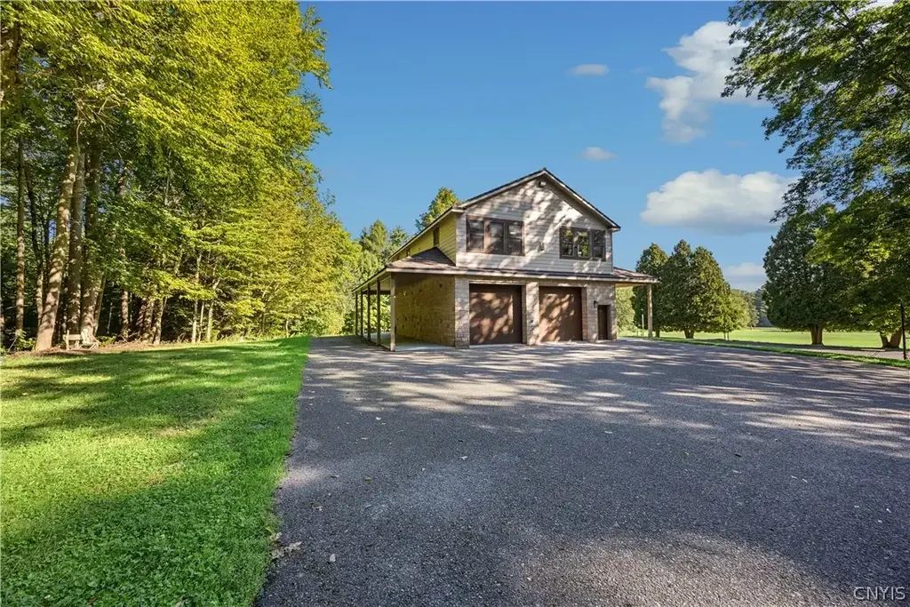 1721 County Route 57, Volney