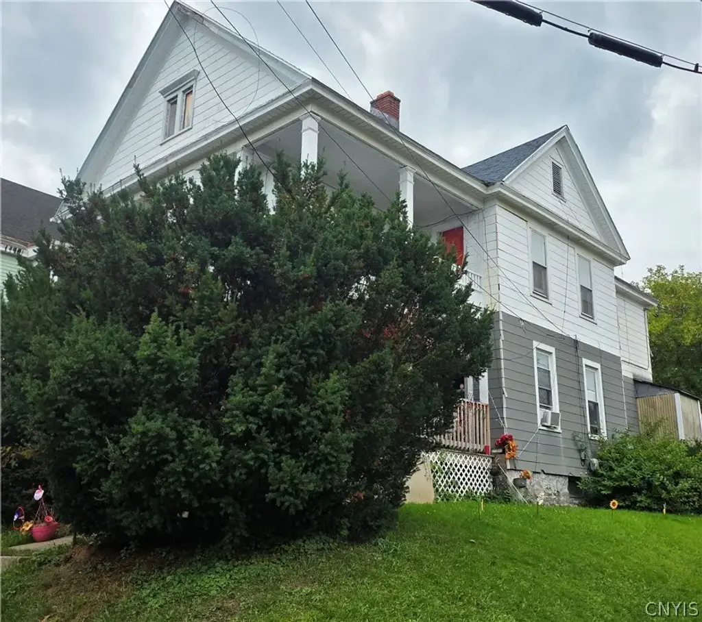 1216 City Street, Utica