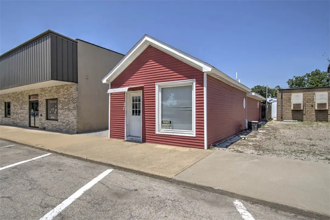 115 W Main Street, Maroa