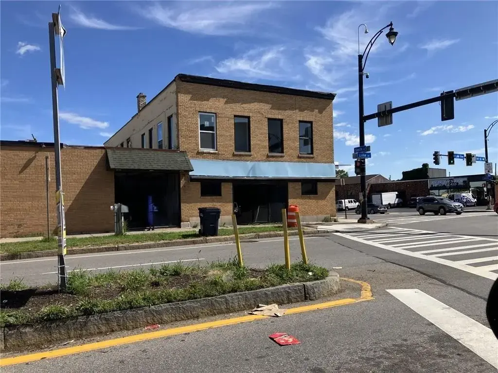 4 Lake Avenue, Rochester