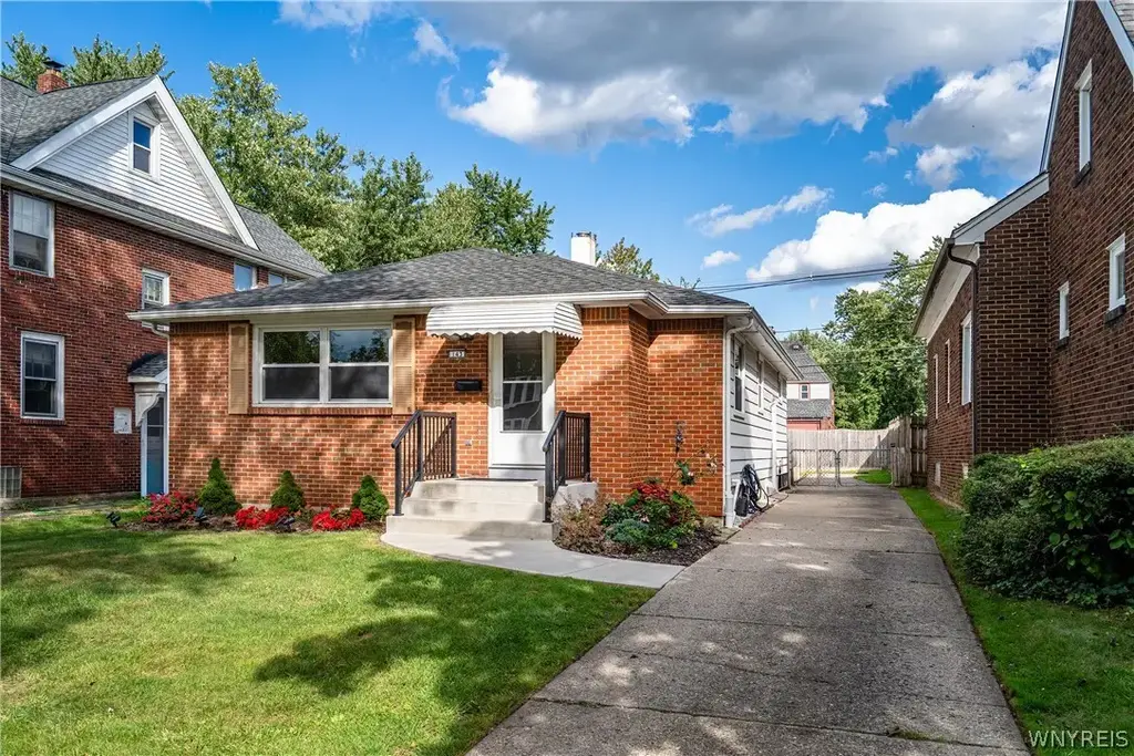 143 Capen Boulevard, Amherst