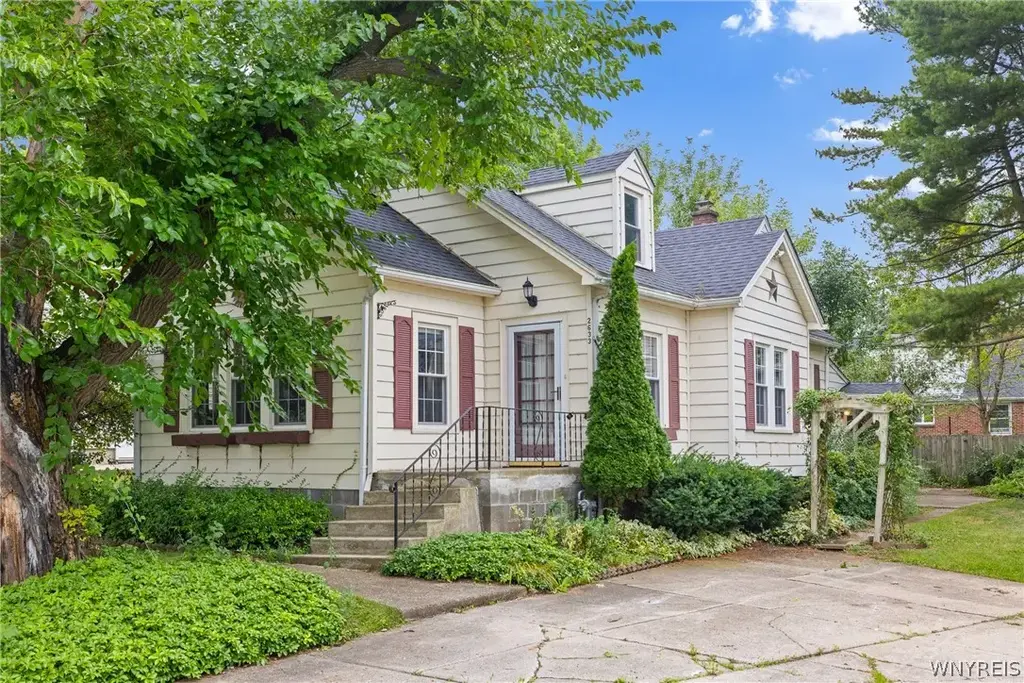 2633 Greenfield Avenue, Hamburg