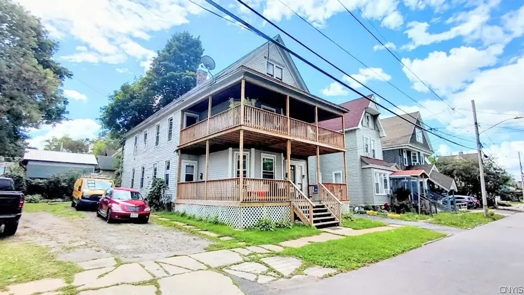 715 Chestnut Street, Utica
