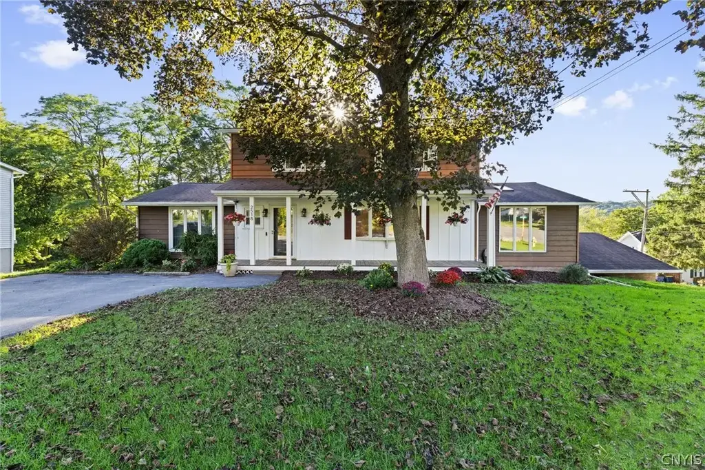 2518 E Maple, Marcellus