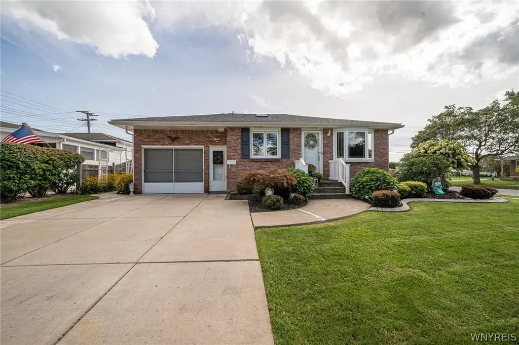 7 Mary Lou Lane, Cheektowaga