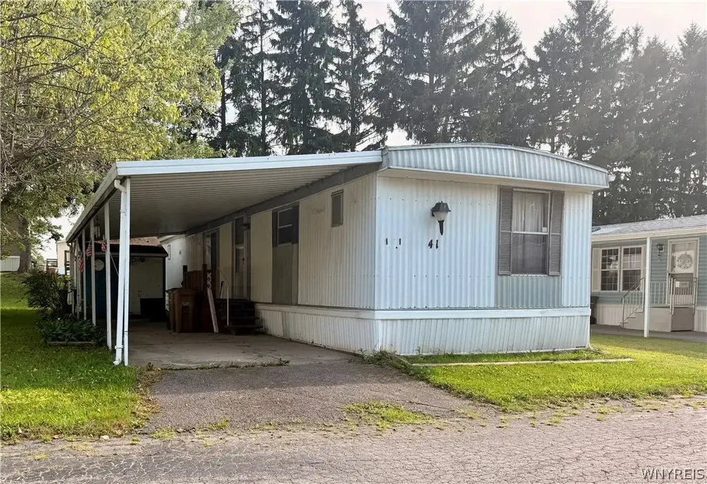 41 Jenny Court, Cheektowaga